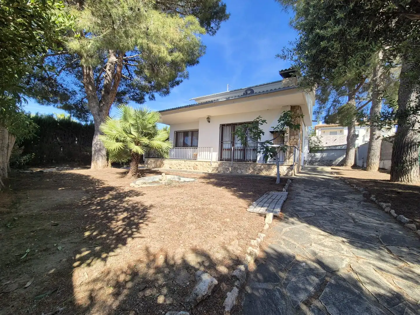 Vista exterior de Casa o xalet en venda en El Vendrell amb Jardí privat i Terrassa