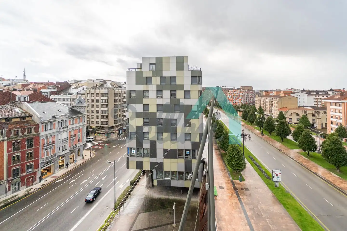 Außenansicht von Wohnung zur Miete in Oviedo  mit Heizung, Parkett und Möbliert