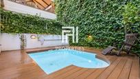 Exterior view of Flat for sale in  Barcelona Capital  with Air Conditioner, Heating and Private garden