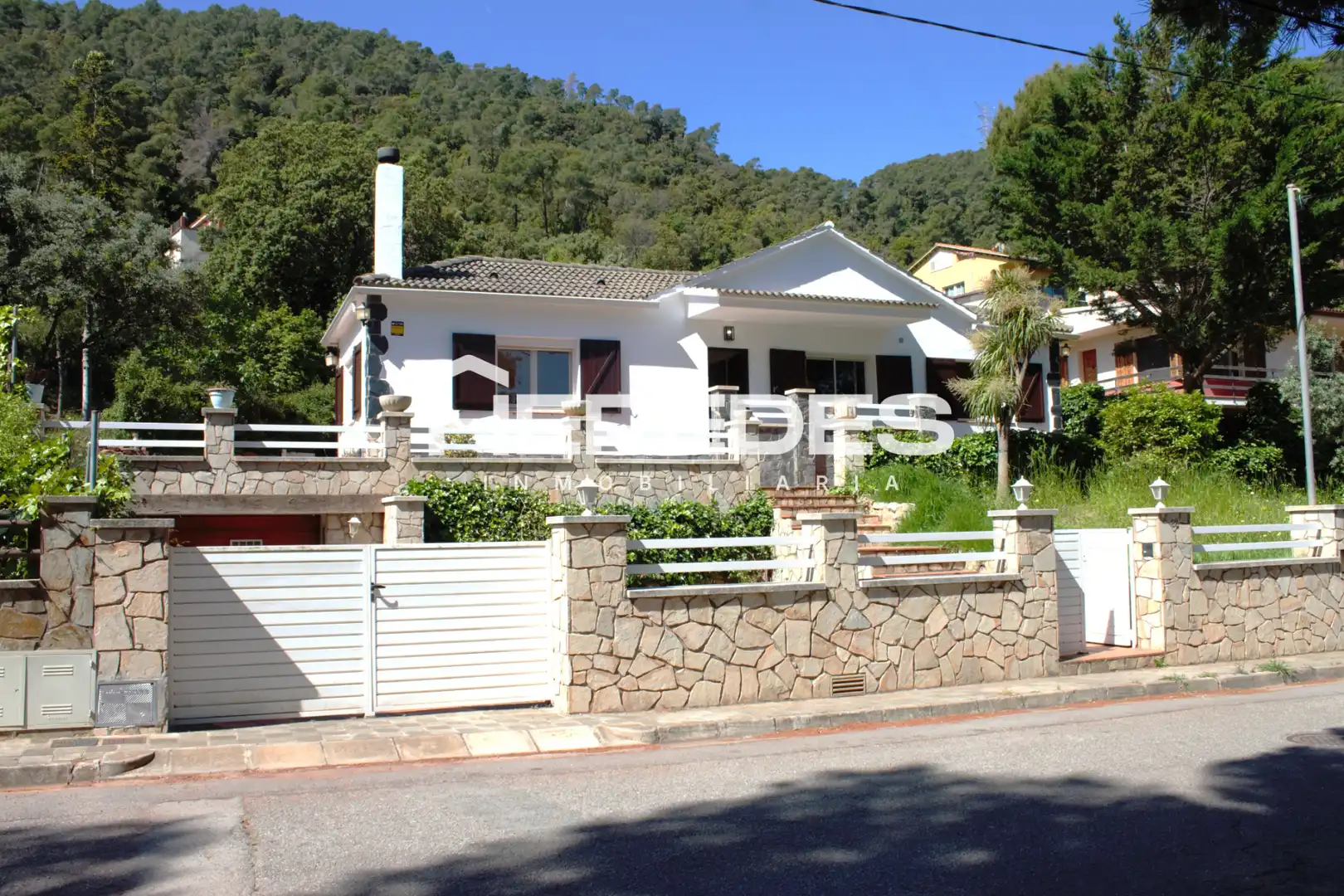Vista exterior de Casa o xalet de lloguer en Torrelles de Llobregat amb Calefacció, Jardí privat i Parquet