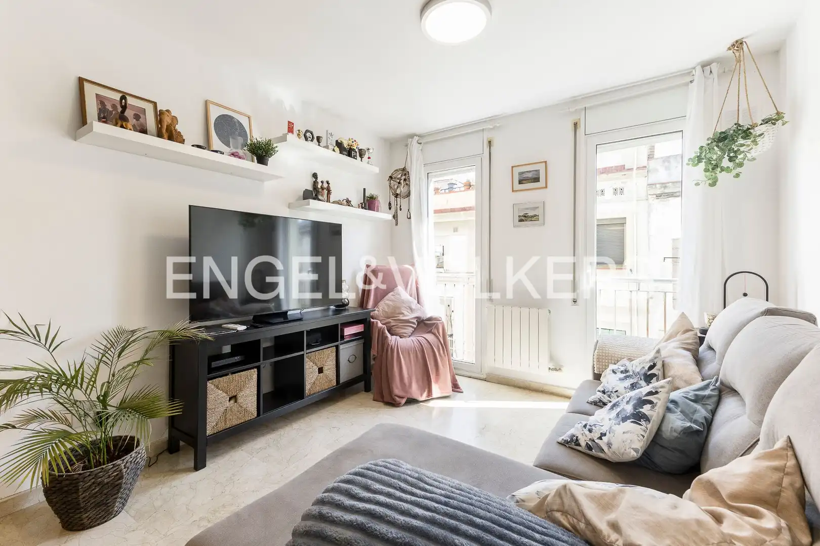Wohnzimmer von Dachboden zum Verkauf in Barcelona mit Klimaanlage, Heizung und Balkon