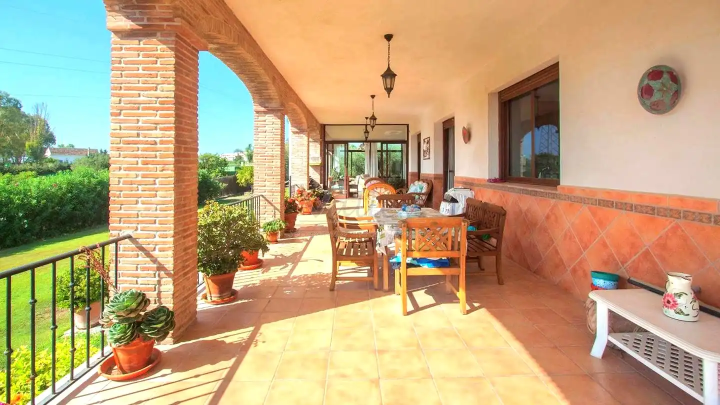 Terrassa de Finca rústica en venda en Estepona amb Jardí privat, Terrassa i Traster