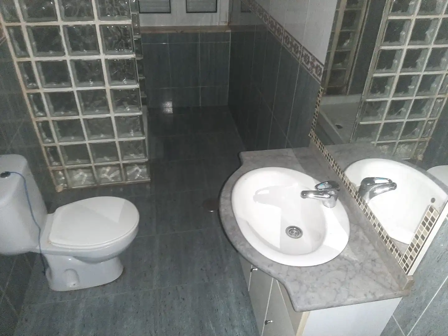 Bany de Pis en venda en Lena amb Calefacció, Traster i Piscina