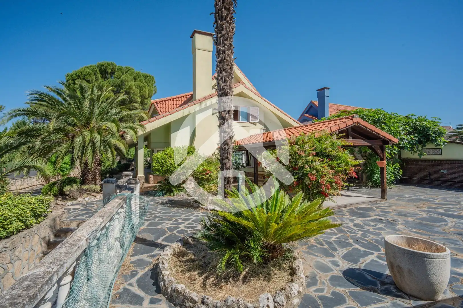 Vista exterior de Casa o xalet en venda en Campo Real amb Aire condicionat, Calefacció i Jardí privat