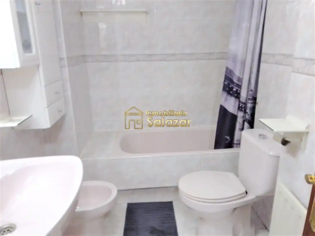 Baño de Piso en venta en Santurtzi  con Calefacción, Terraza y Trastero