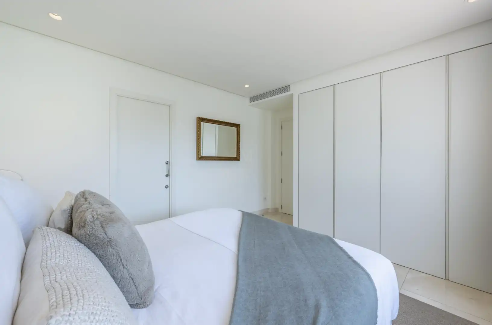 Schlafzimmer von Dachboden zur Miete in Marbella mit Klimaanlage, Schwimmbad und Möbliert