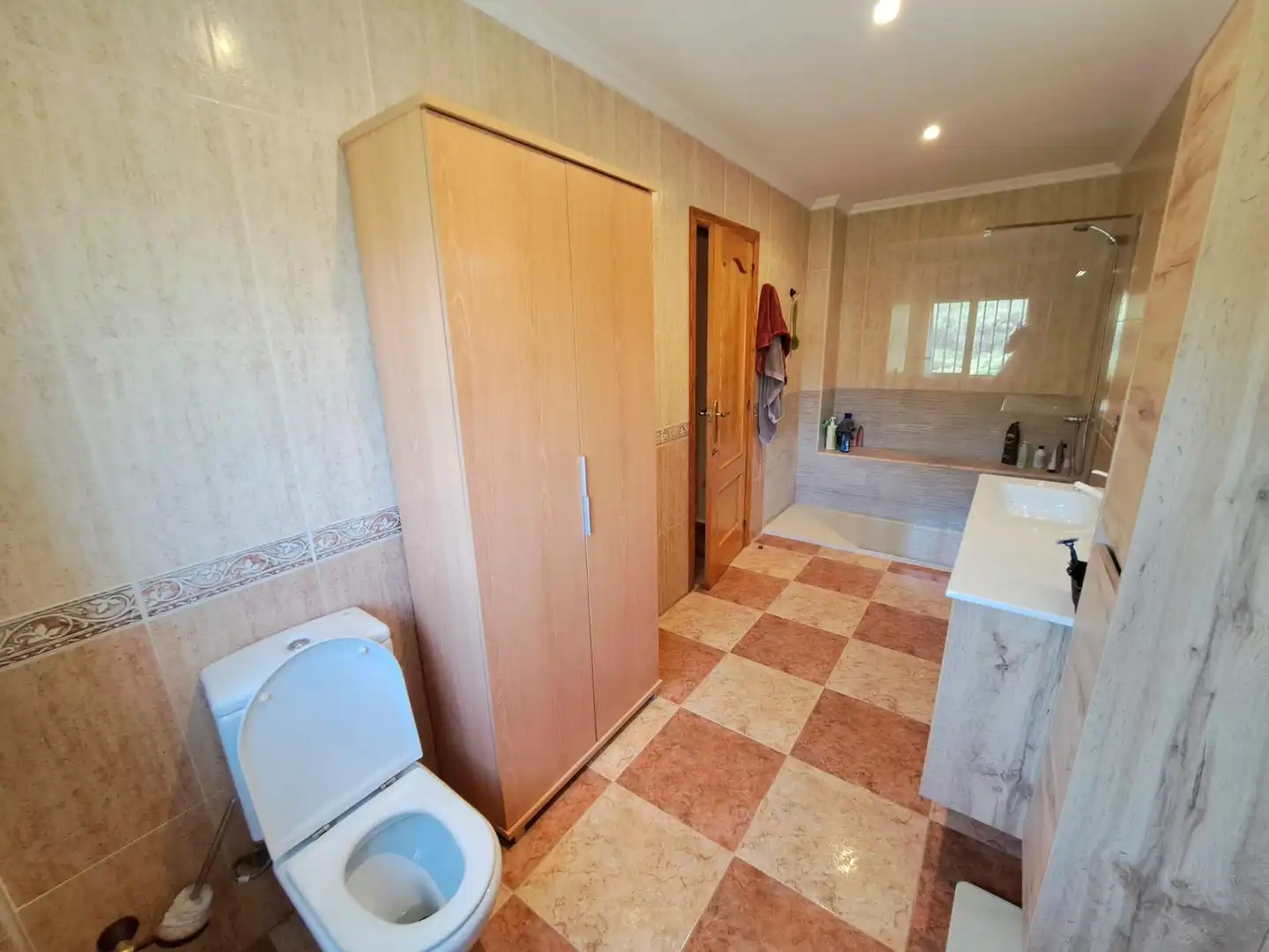 Bathroom of Houses for sale in Alzira  with Air Conditioner, Private garden and Terrace