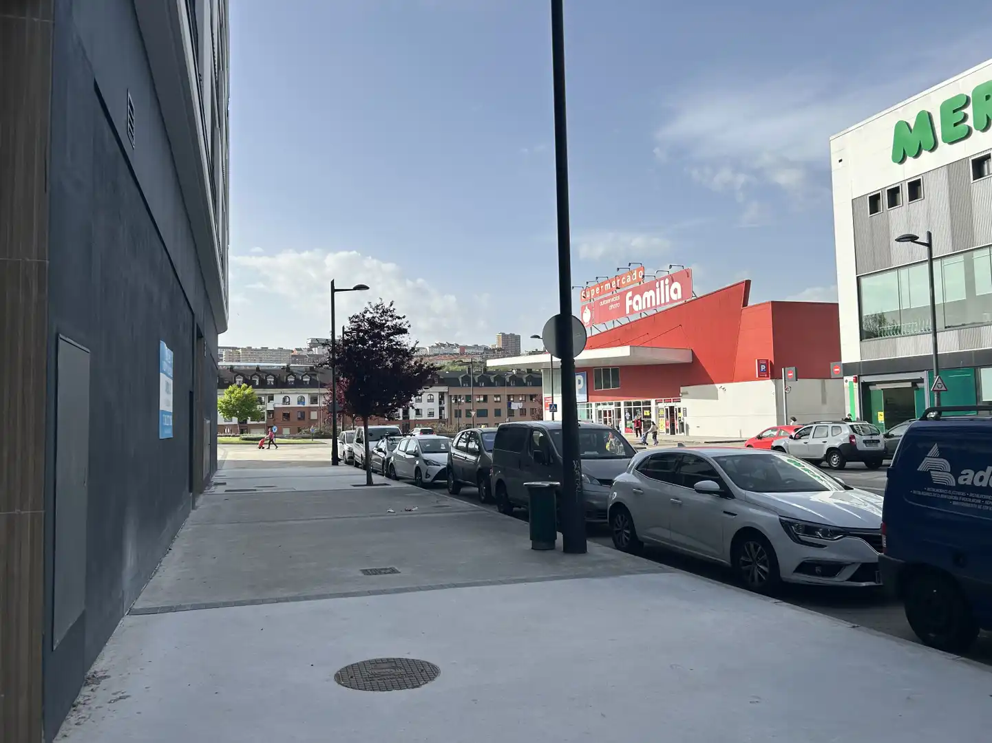 Vista exterior de Local en venta en Oviedo 