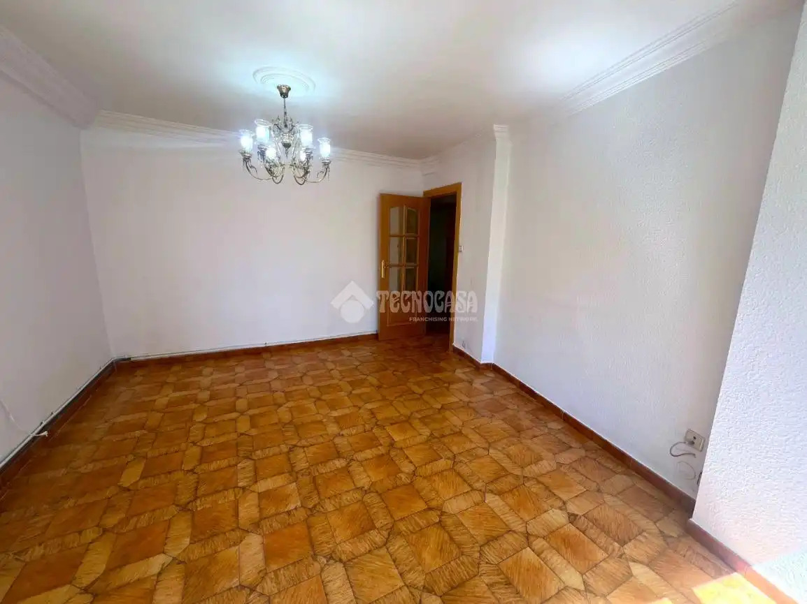 Sala d'estar de Pis en venda en Zaragoza amb Calefacció