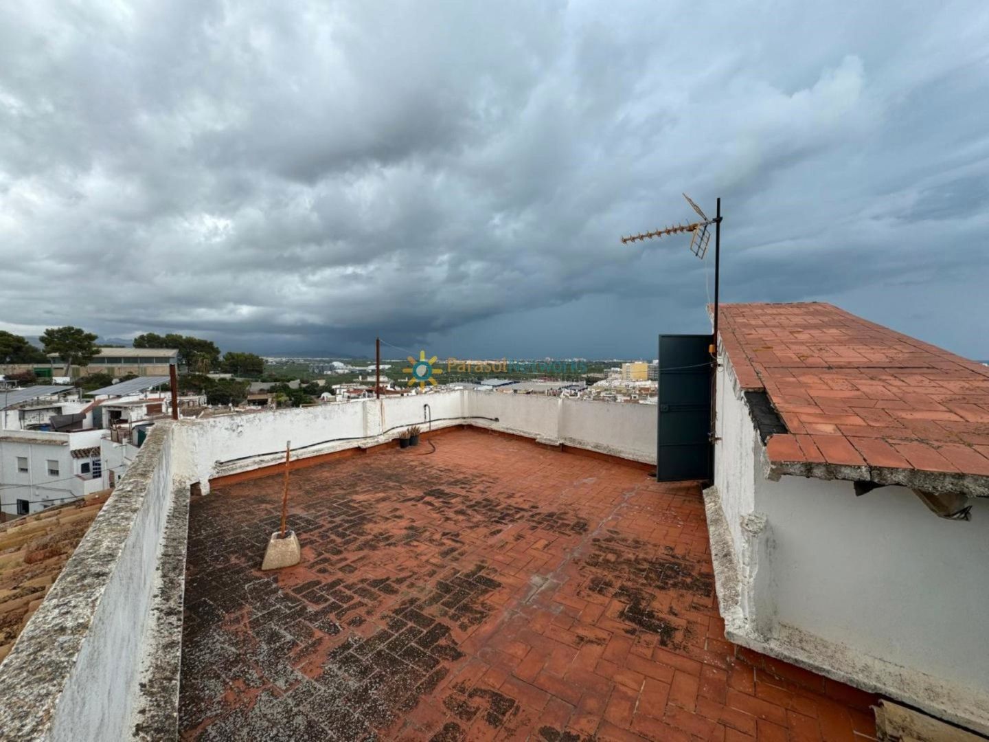 Terrassa de Casa adosada en venda en Oliva amb Traster i Moblat