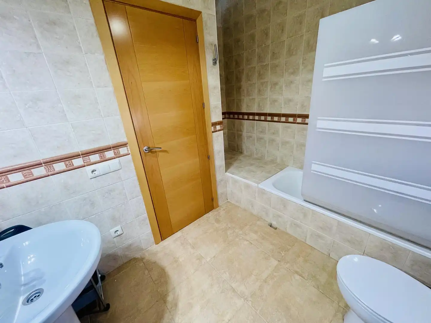 Baño de Finca rústica en venta en Badolatosa con Jardín privado, Terraza y Piscina