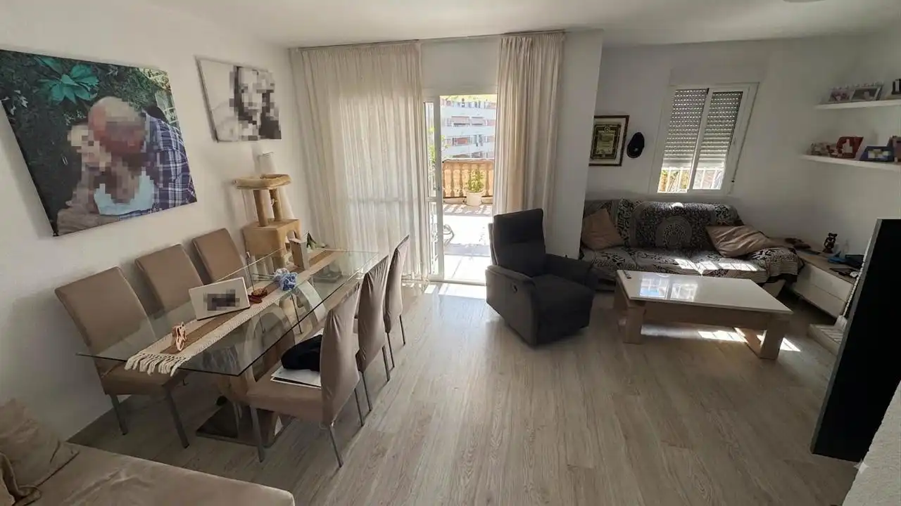 Sala d'estar de Casa o xalet en venda en Rincón de la Victoria amb Aire condicionat, Terrassa i Traster