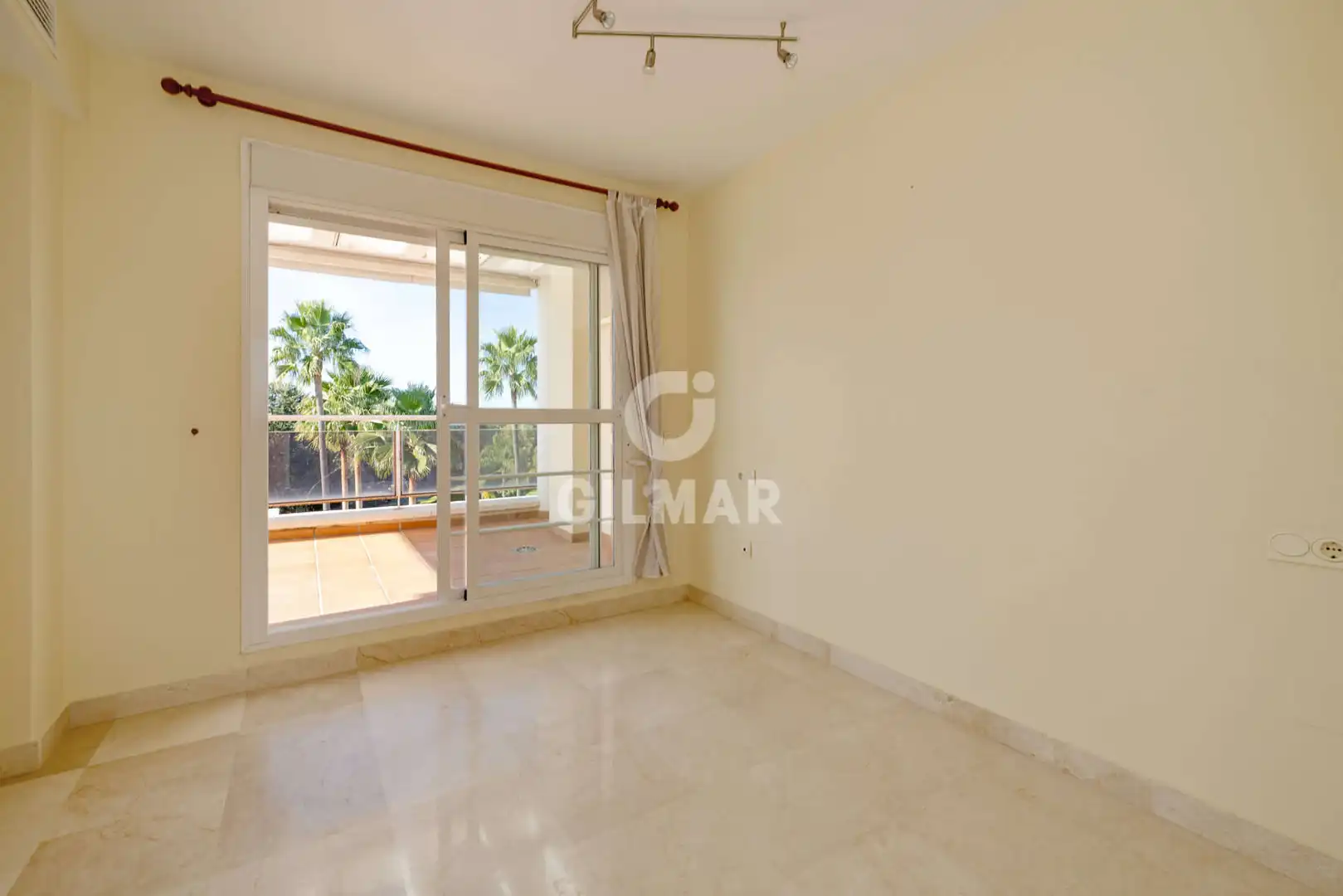 Habitación de Dúplex en venta en Estepona con Calefacción, Jardín privado y Piscina
