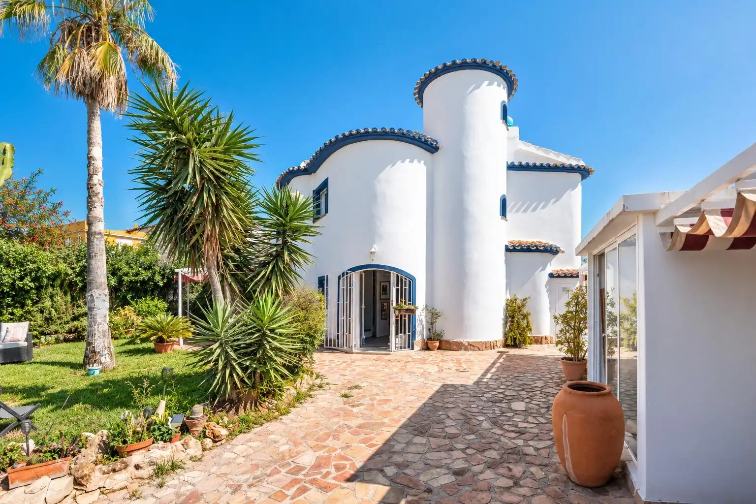 Vista exterior de Casa o chalet en venta en Dénia con Jardín privado, Terraza y Jacuzzi