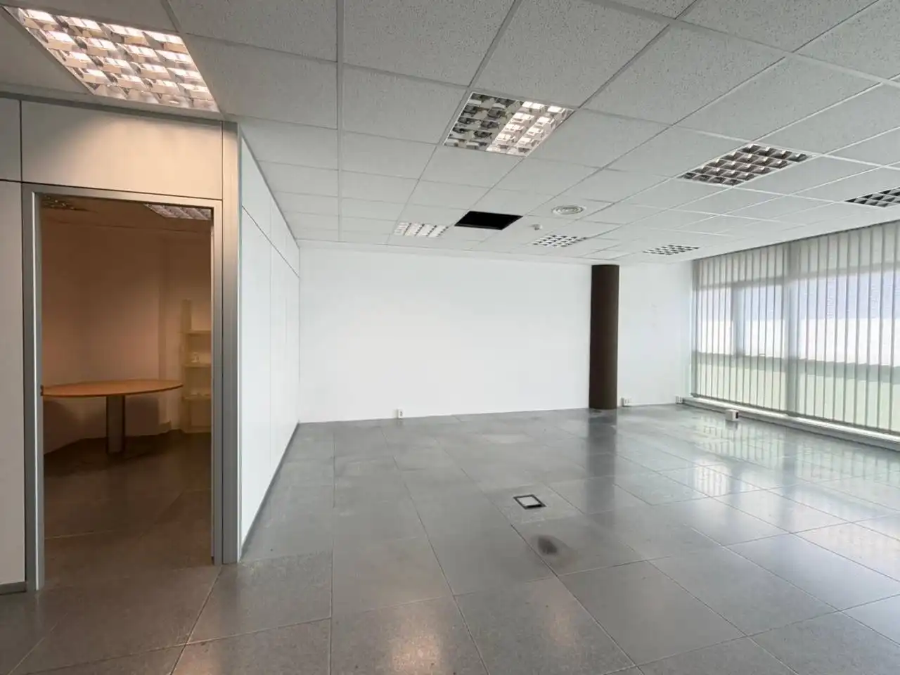 Büro zur Miete in Badalona mit Klimaanlage, Heizung und Alarm