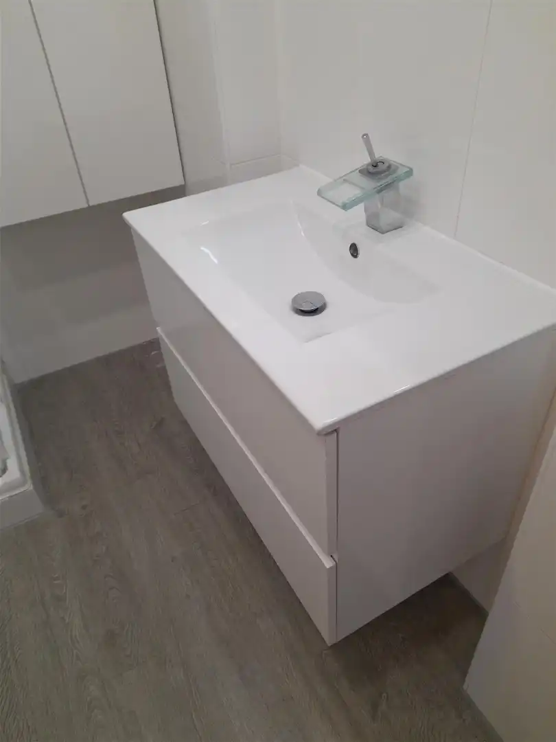 Baño de Apartamento en venta en L'Estartit con Aire acondicionado, Calefacción y Jardín privado