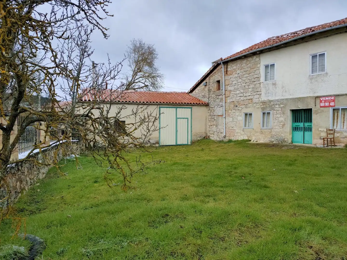 Casa adosada en venta en Atapuerca con Calefacción