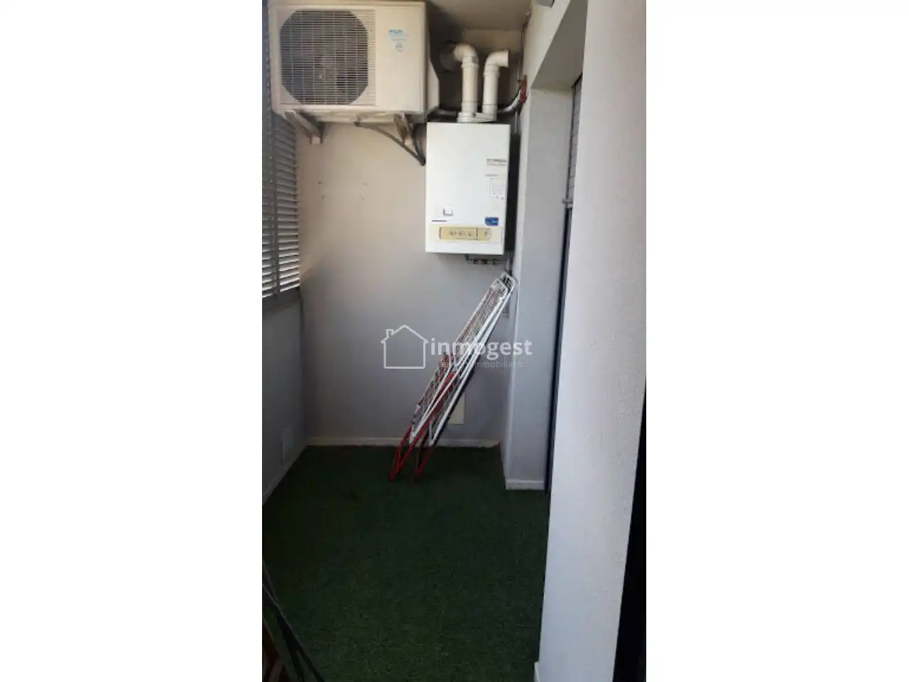 Wohnung zur Miete in Salt mit Klimaanlage, Heizung und Balkon