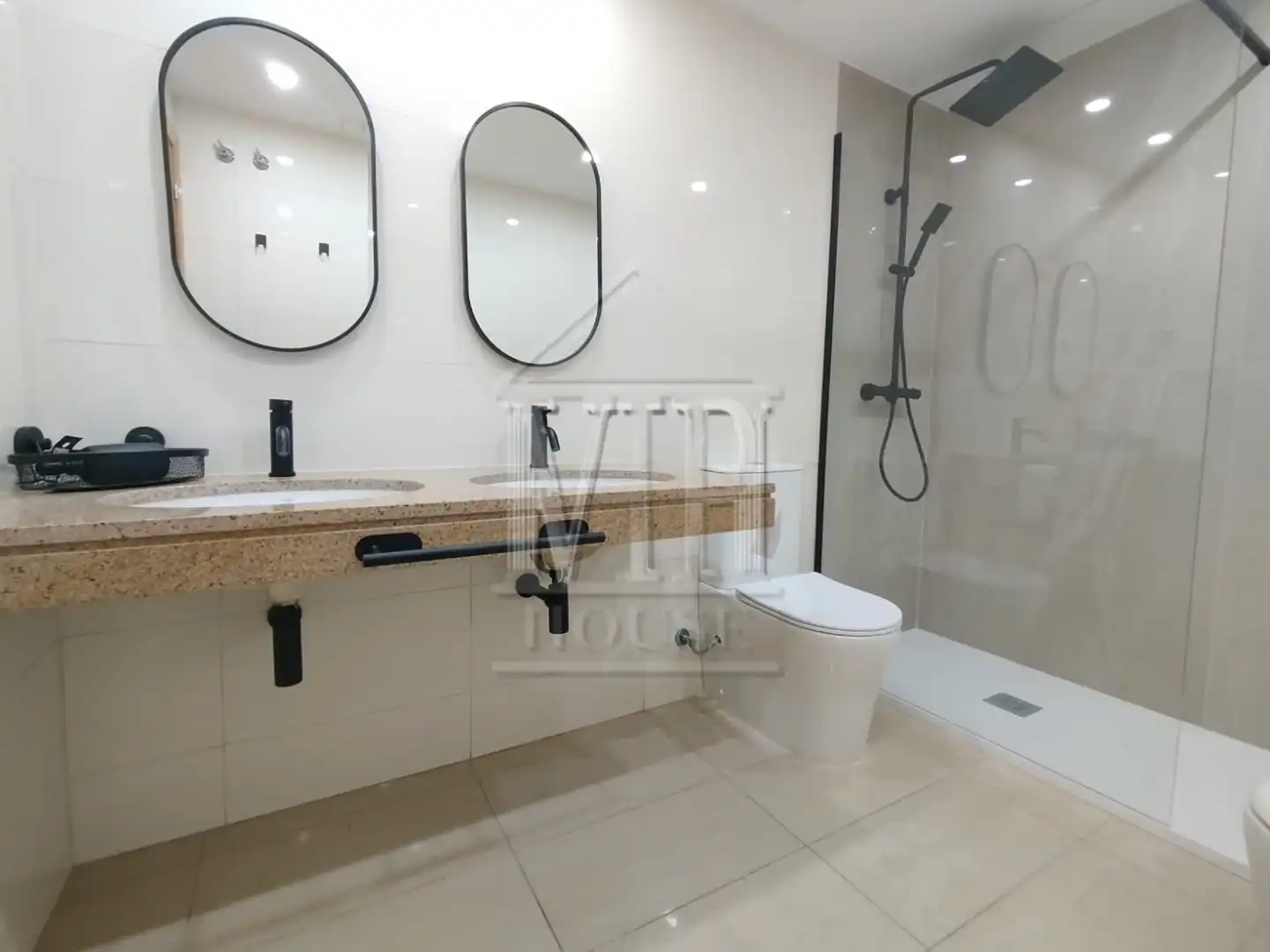 Bathroom of Flat for sale in Badalona  with Air Conditioner, Heating and Furnished