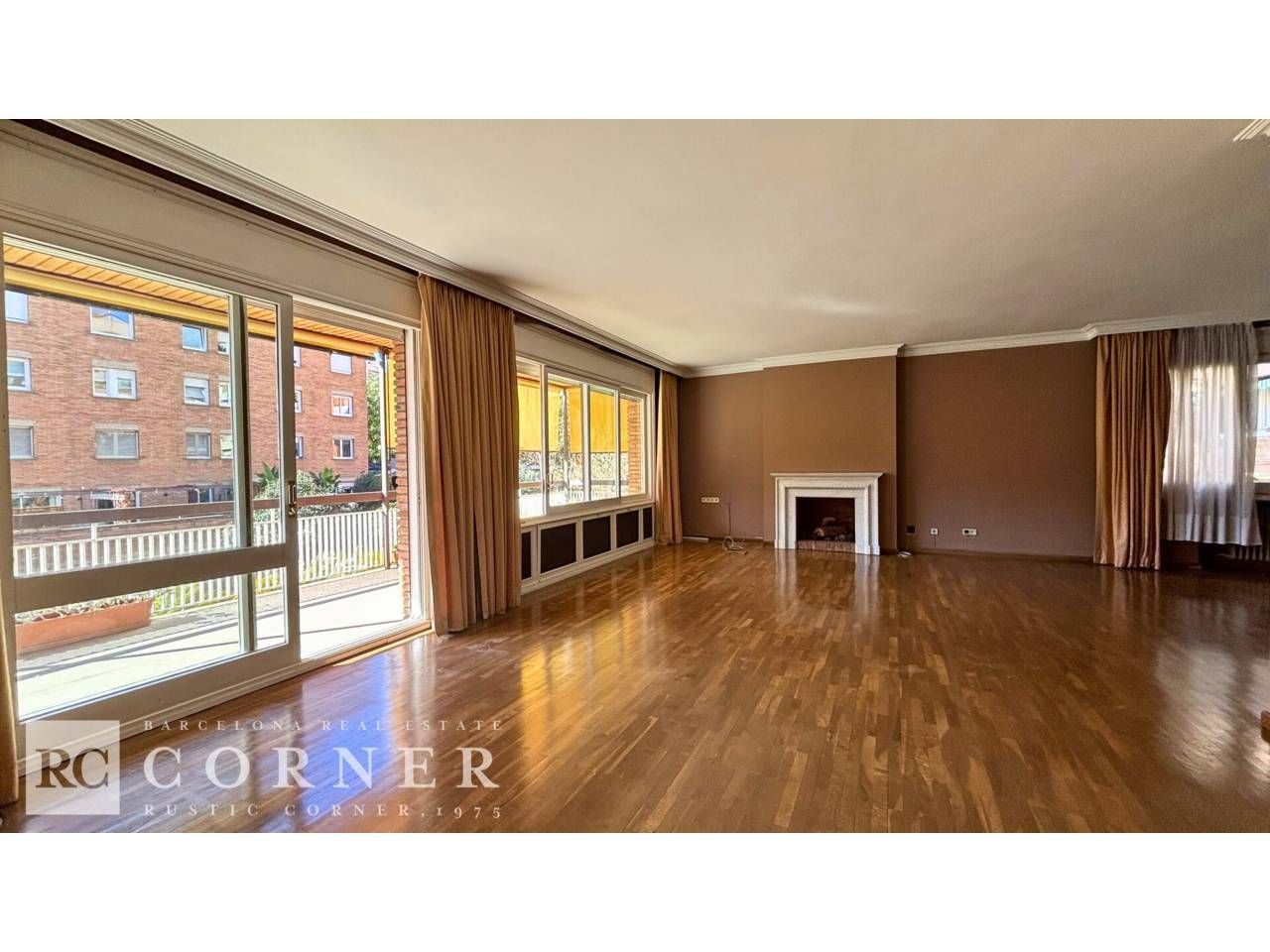 Exterior view of Flat for sale in  Barcelona Capital  with Air Conditioner, Heating and Parquet flooring