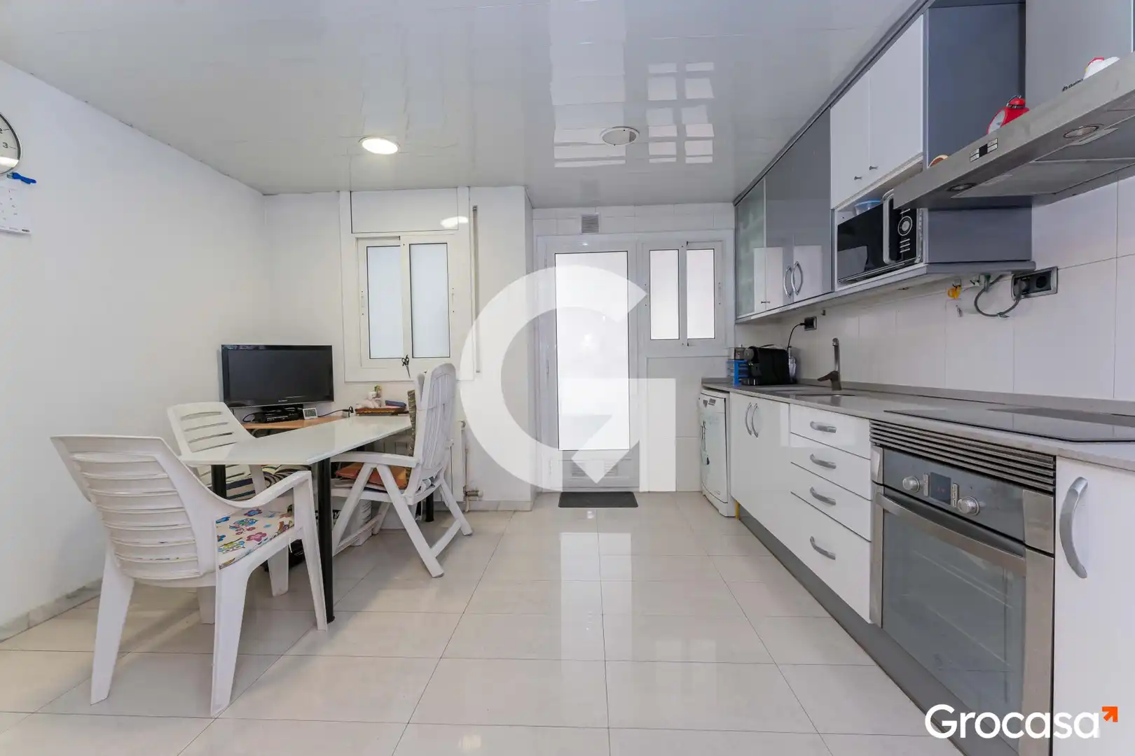 Cocina de Casa adosada en venta en Cornellà de Llobregat con Aire acondicionado, Calefacción y Trastero