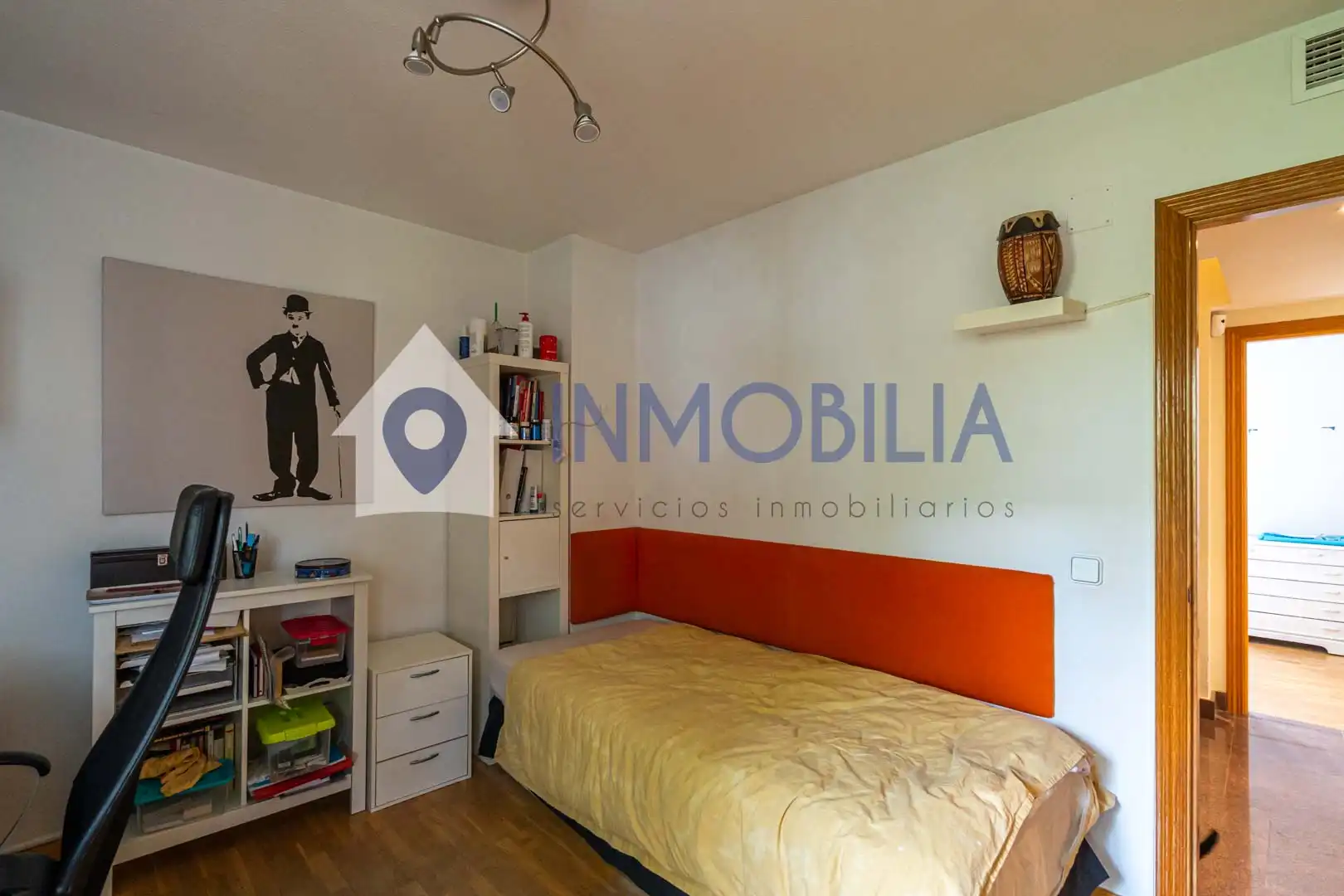Habitación de Casa adosada en venta en Madrid con Aire acondicionado, Calefacción y Jardín privado