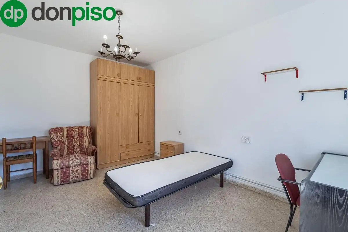 Bedroom of Flat for sale in Granada  with Heating and Balcony