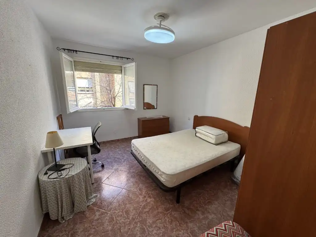 Wohnung zur Miete in Calle Infanta Doña Maria, Ciudad Jardín - Zoco