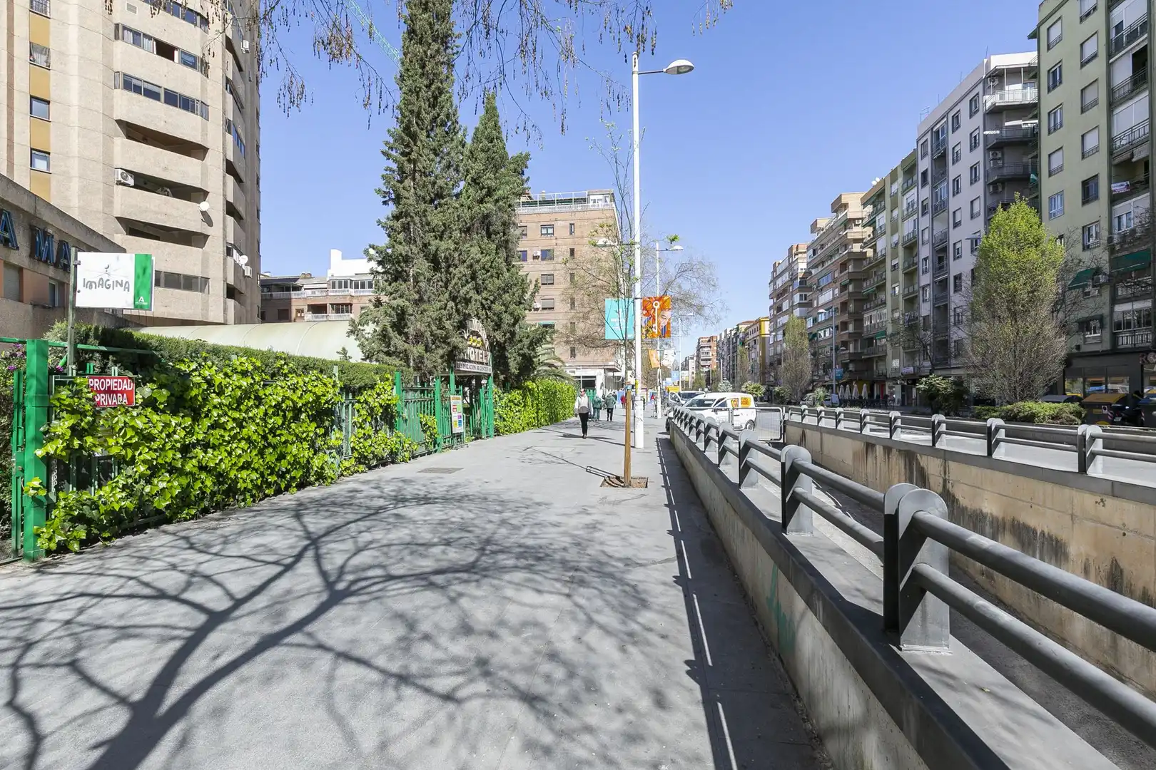 Vista exterior de Apartament en venda en Granada