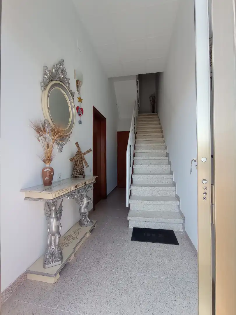 Einfamilien-Reihenhaus zum Verkauf in Santa Perpètua de Mogoda mit Klimaanlage, Heizung und Terrasse