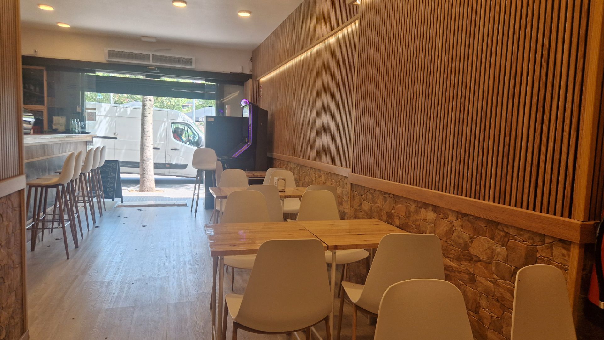 Local en traspaso en Sant Boi de Llobregat con Aire acondicionado y Amueblado