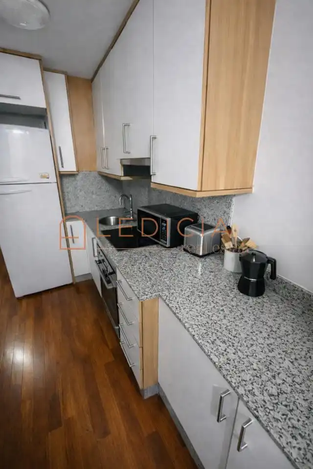 Cocina de Estudio en venta en Vigo  con Calefacción, Parquet y Amueblado