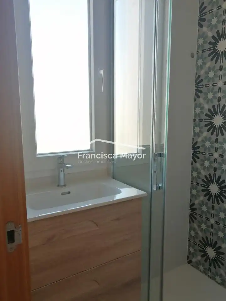 Baño de Piso de alquiler en Valencia con Aire acondicionado, Terraza y Amueblado