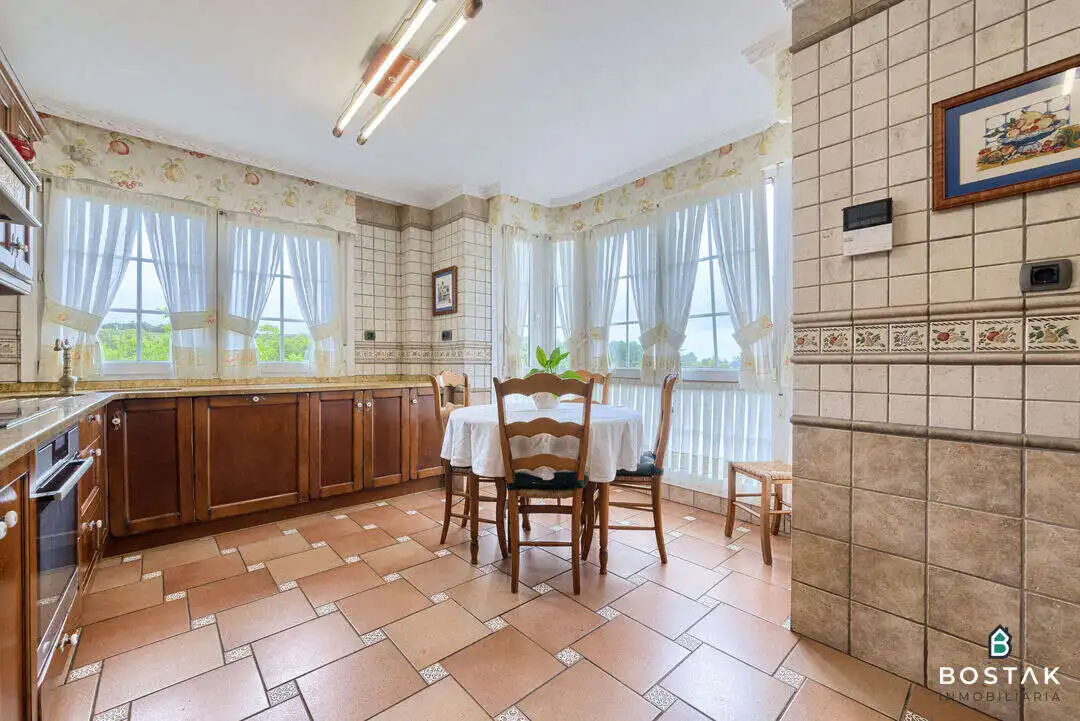 Cuina de Casa o xalet en venda en Barrika amb Calefacció, Jardí privat i Terrassa