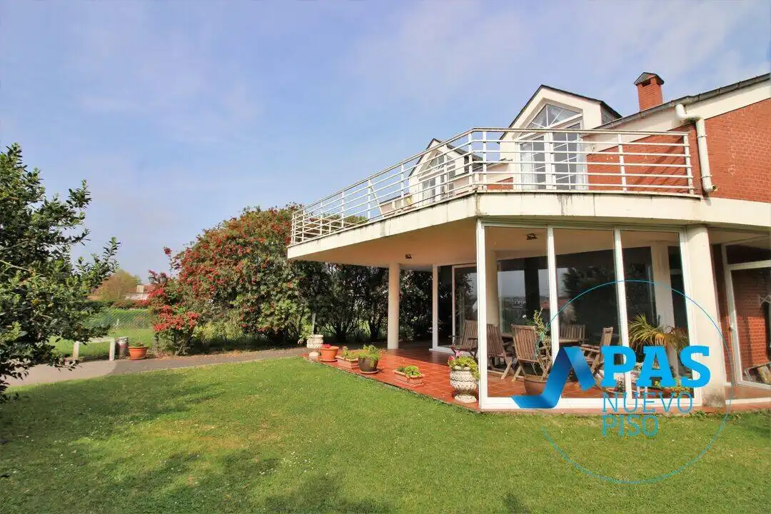 Terrassa de Casa o xalet en venda en Santander amb Calefacció, Jardí privat i Terrassa