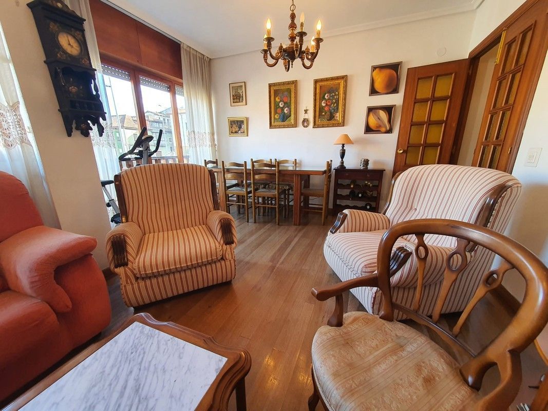 Sala d'estar de Pis en venda en Llanes amb Calefacció i Terrassa