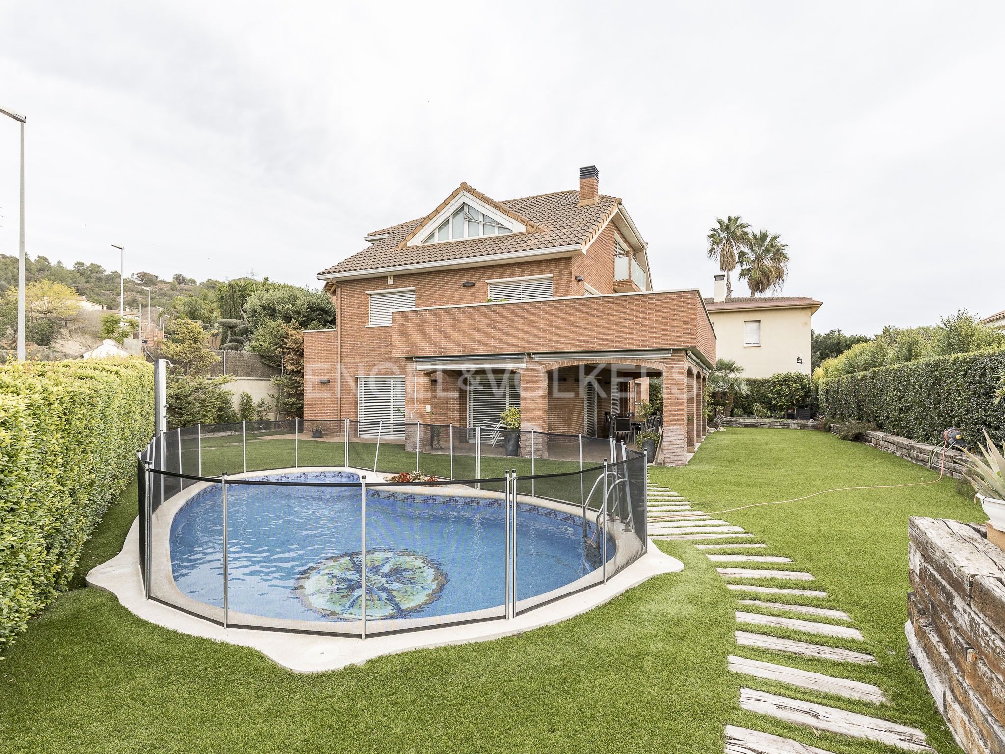 Piscina de Casa o xalet en venda en Sant Just Desvern amb Aire condicionat, Calefacció i Jardí privat