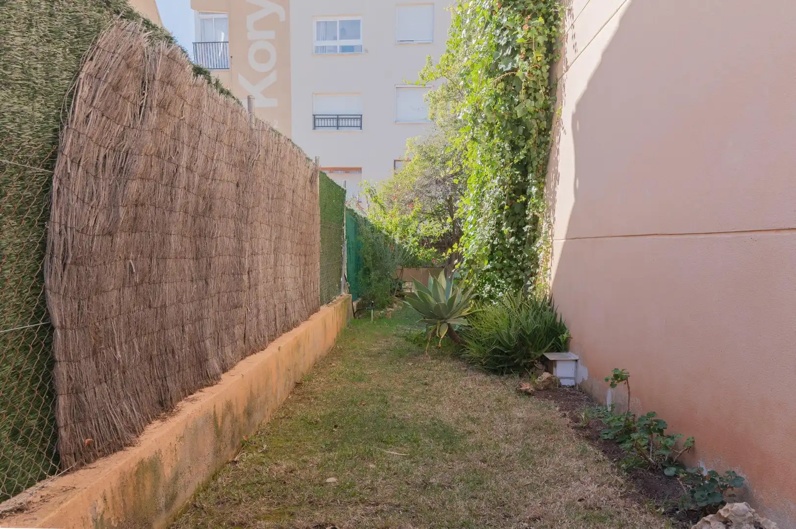 Garten von Einfamilien-Reihenhaus zum Verkauf in Benicasim / Benicàssim mit Heizung, Privatgarten und Terrasse