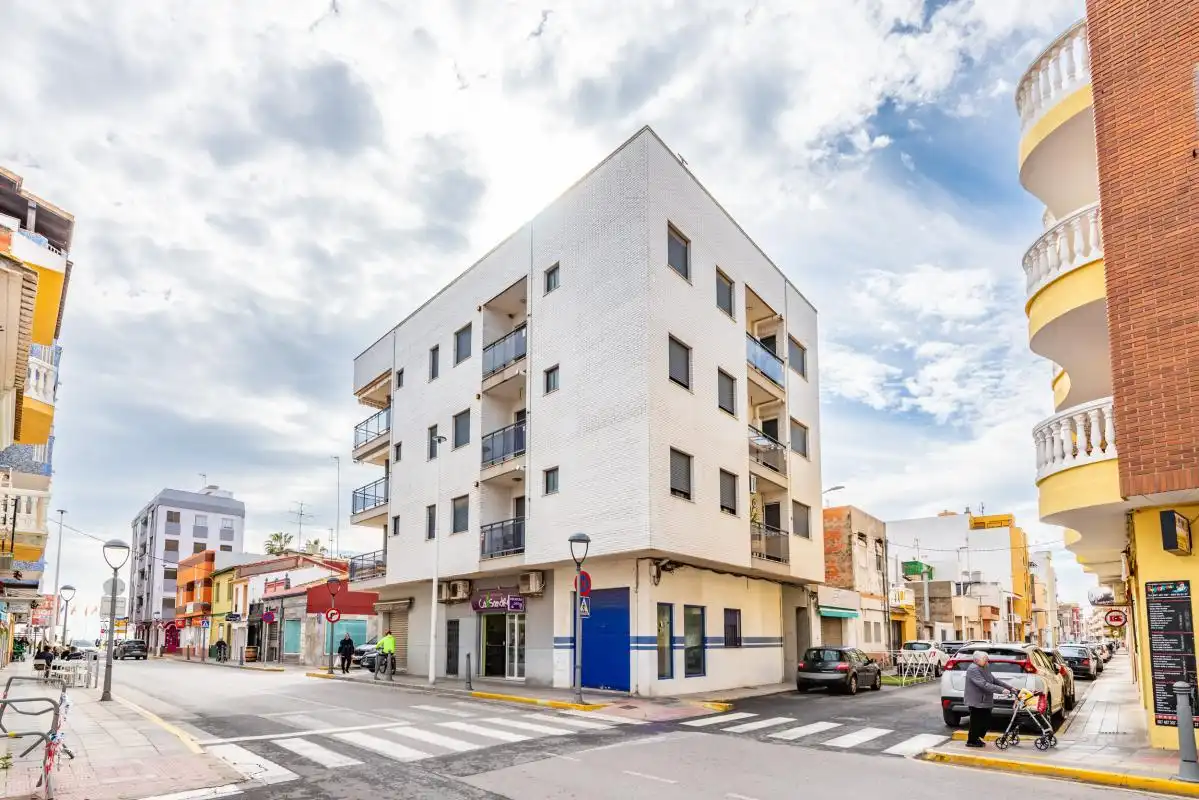 Außenansicht von Wohnung zum Verkauf in Moncofa mit Heizung, Terrasse und Möbliert