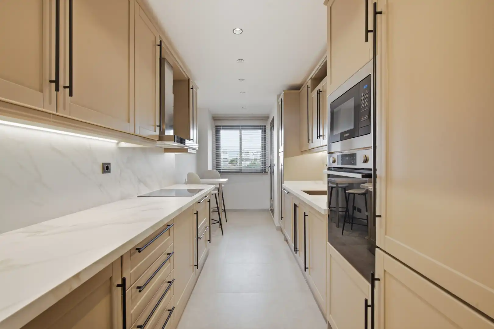 Cocina de Ático en venta en Estepona con Terraza, Piscina y Piscina comunitaria