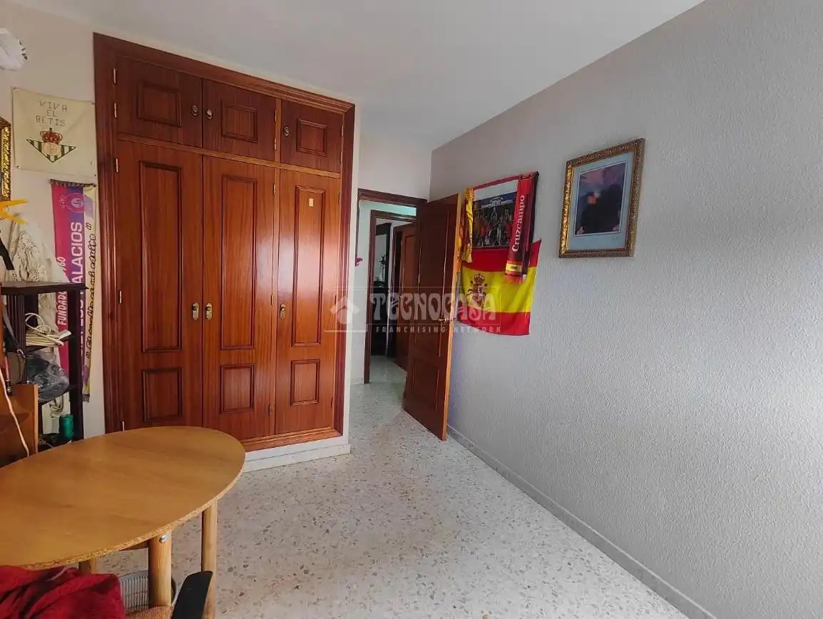 Dormitori de Pis en venda en Los Palacios y Villafranca amb Balcó