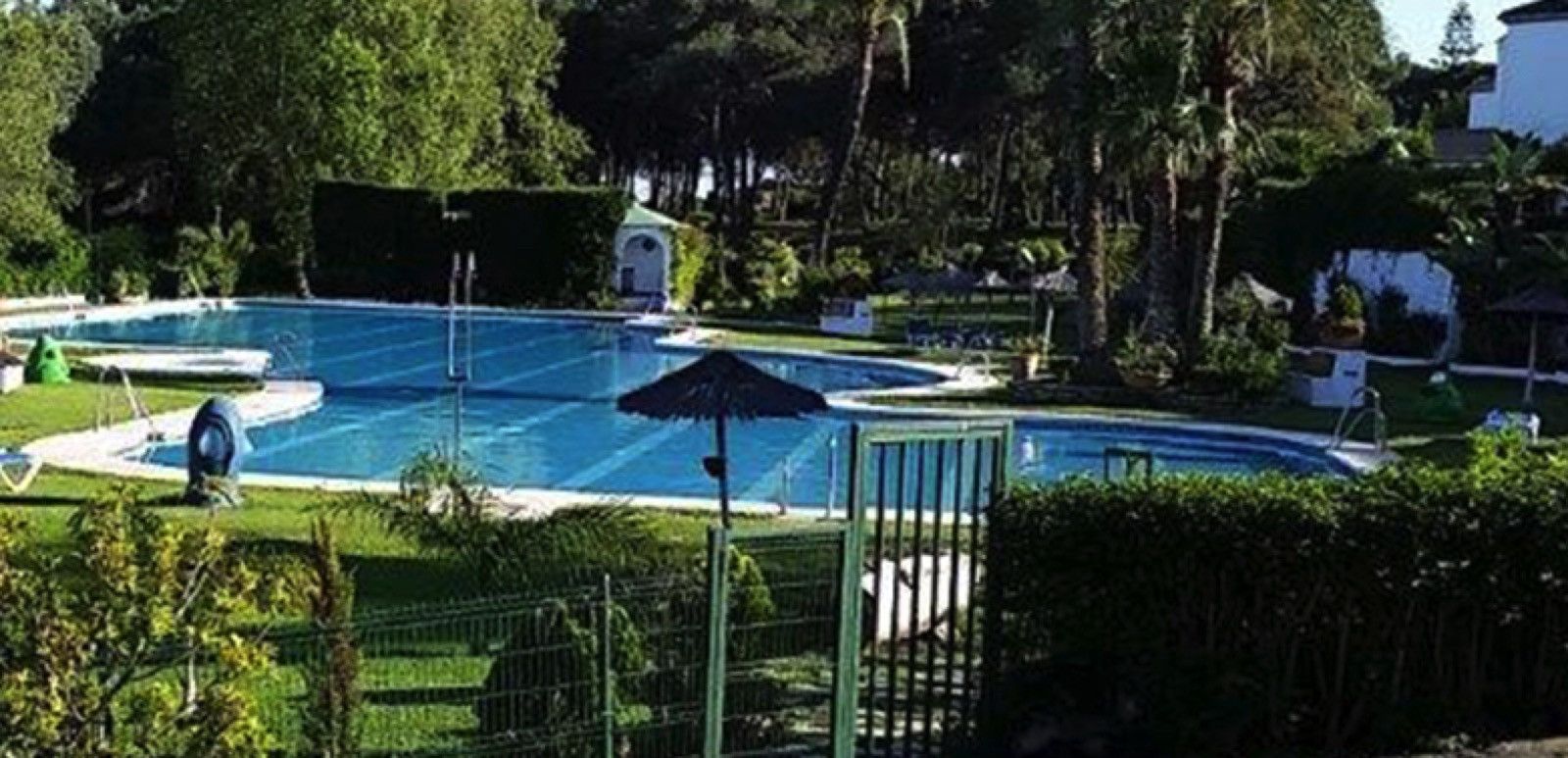 Piscina de Apartament en venda en Estepona amb Aire condicionat, Jardí privat i Terrassa