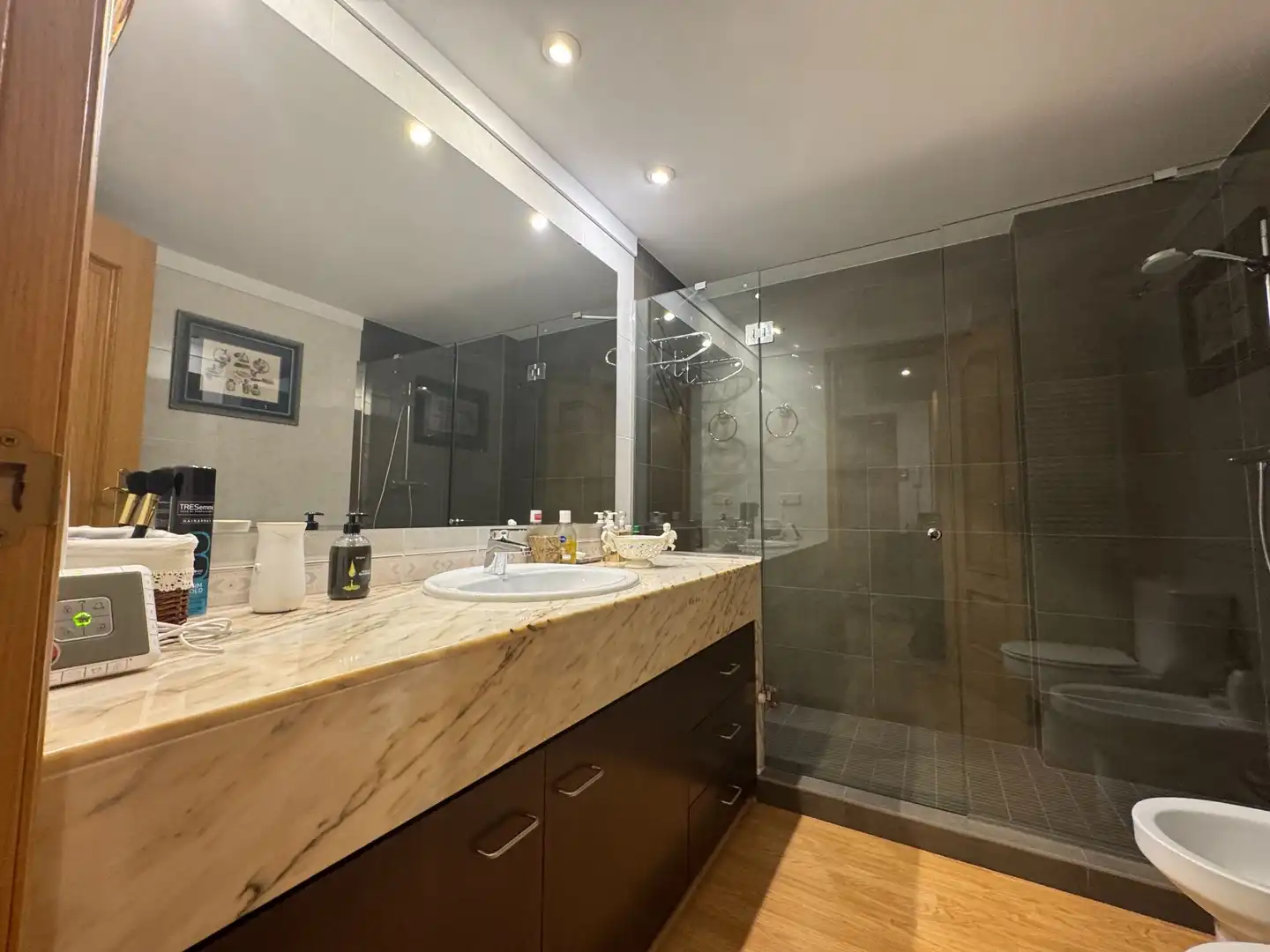 Badezimmer von Wohnung zum Verkauf in Girona mit Klimaanlage, Heizung und Möbliert