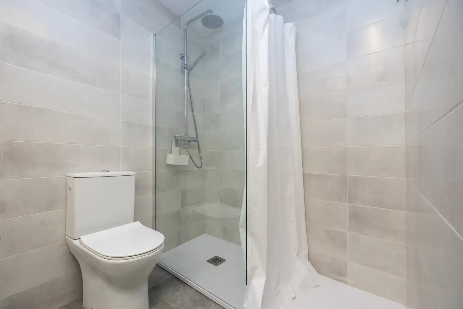 Badezimmer von Wohnung zur Miete in Granada mit Klimaanlage, Heizung und Möbliert
