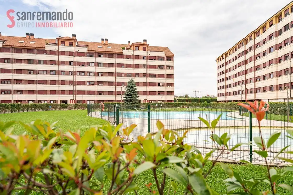 Vista exterior de Dúplex en venda en Santander amb Calefacció, Parquet i Traster