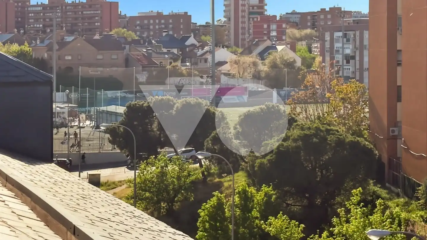 Vista exterior de Pis en venda en Madrid amb Calefacció, Traster i Piscina