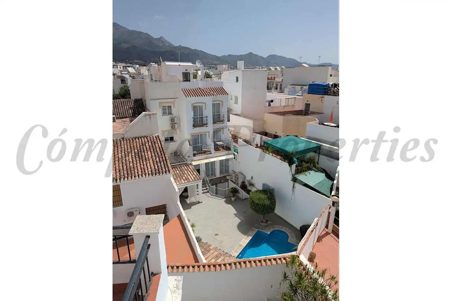 Vista exterior de Casa o xalet en venda en Nerja amb Terrassa, Traster i Balcó