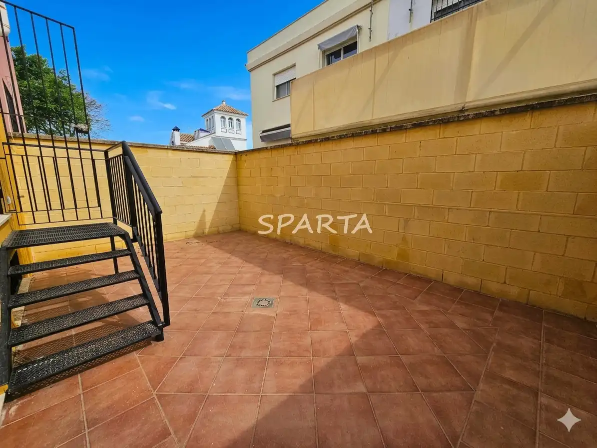 Terrassa de Casa adosada en venda en Espartinas amb Balcó