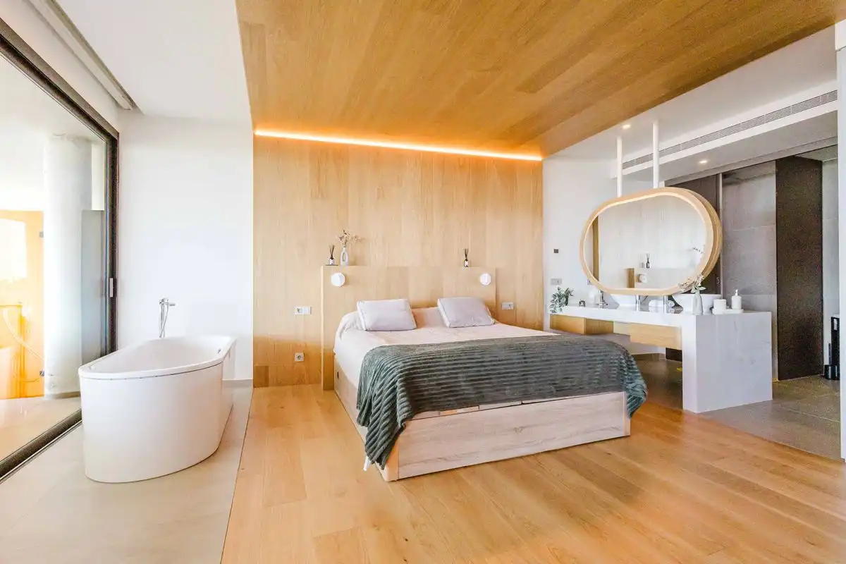 Bedroom of Flat for sale in Fuengirola  with Air Conditioner, Heating and Terrace
