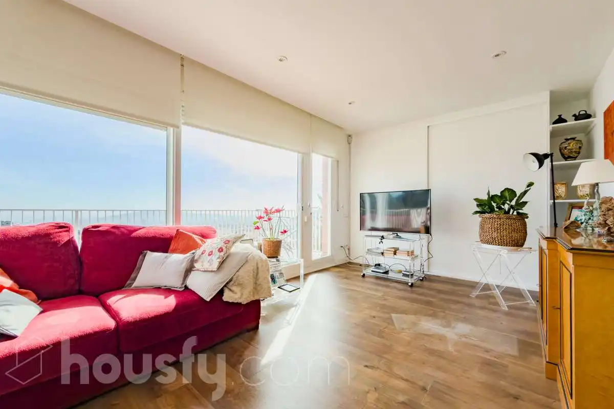 Sala d'estar de Casa o xalet en venda en Barcelona amb Aire condicionat, Calefacció i Jardí privat